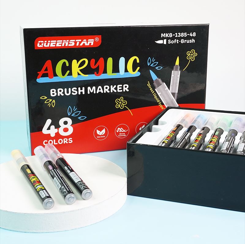 Penanda akrilik cecair langsung baru dengan hujung berus